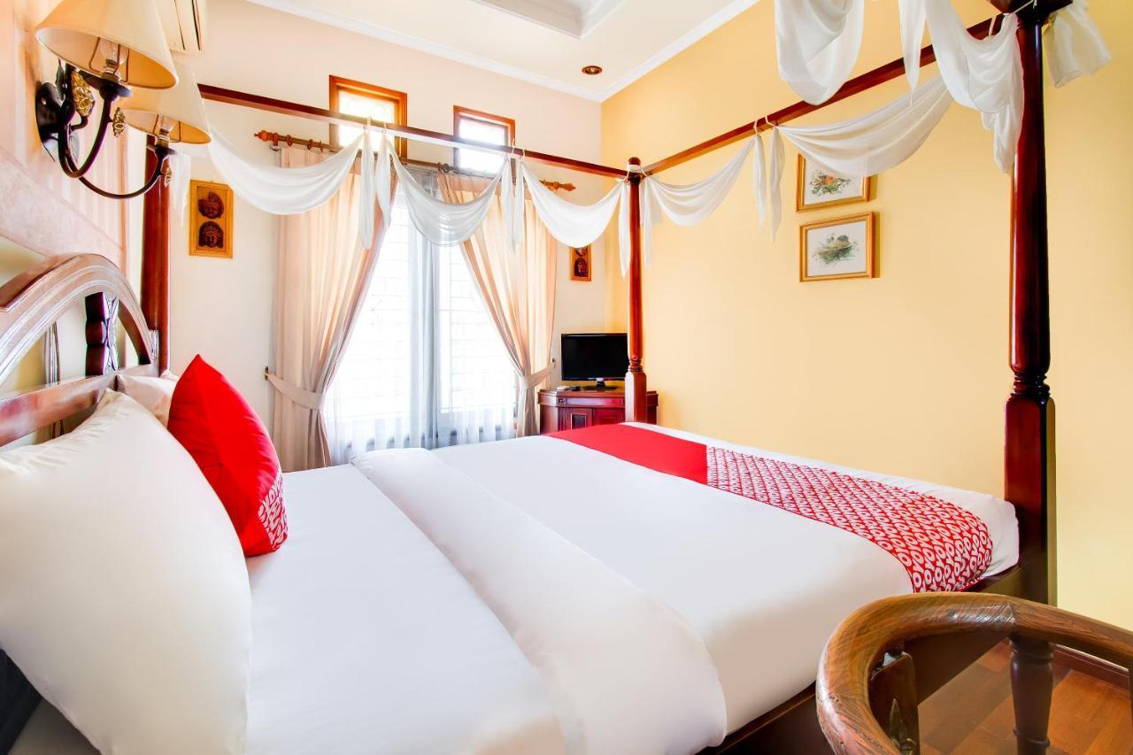 Oyo 3217 The Ts Homestay Malang Exterior foto